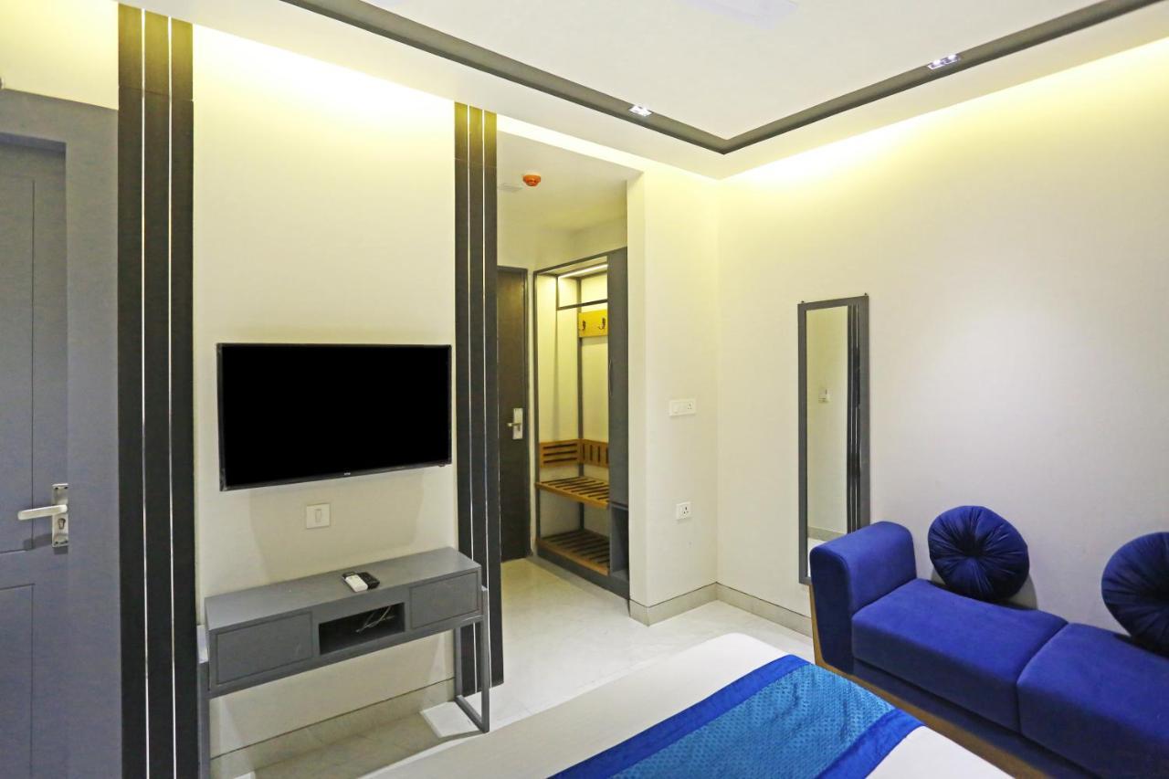 Hotel Apple Villa - Near Delhi Airport With Free Airport Transsfer 뉴델리 외부 사진