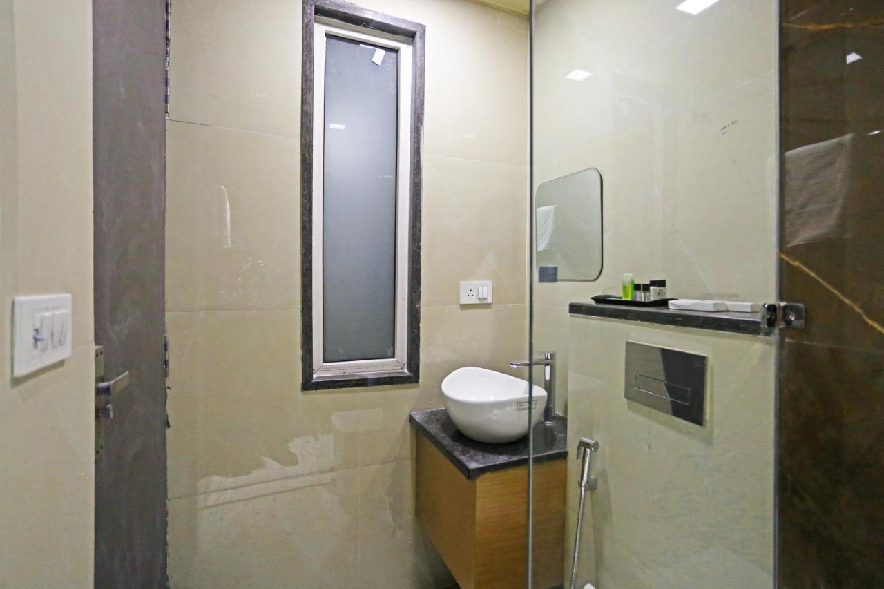 Hotel Apple Villa - Near Delhi Airport With Free Airport Transsfer 뉴델리 외부 사진