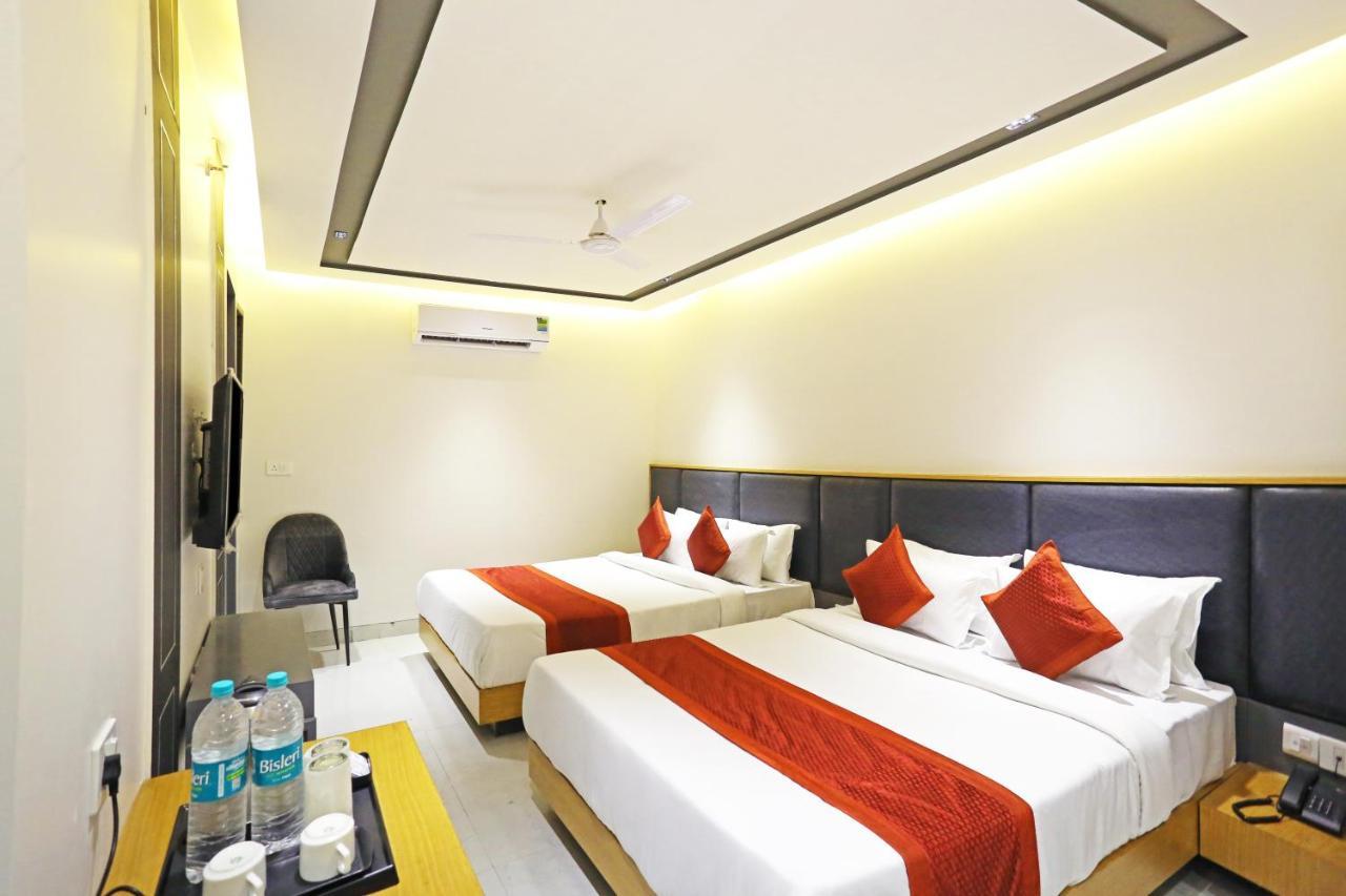 Hotel Apple Villa - Near Delhi Airport With Free Airport Transsfer 뉴델리 외부 사진