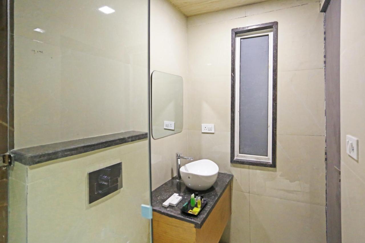 Hotel Apple Villa - Near Delhi Airport With Free Airport Transsfer 뉴델리 외부 사진