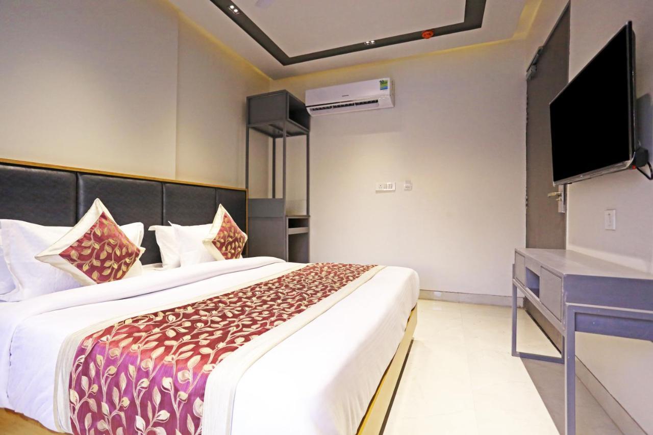 Hotel Apple Villa - Near Delhi Airport With Free Airport Transsfer 뉴델리 외부 사진