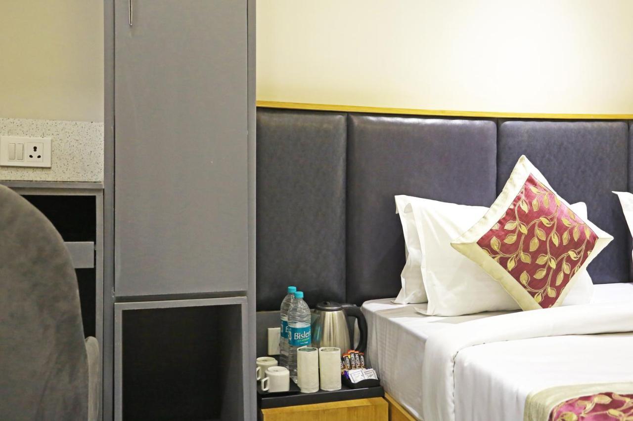 Hotel Apple Villa - Near Delhi Airport With Free Airport Transsfer 뉴델리 외부 사진