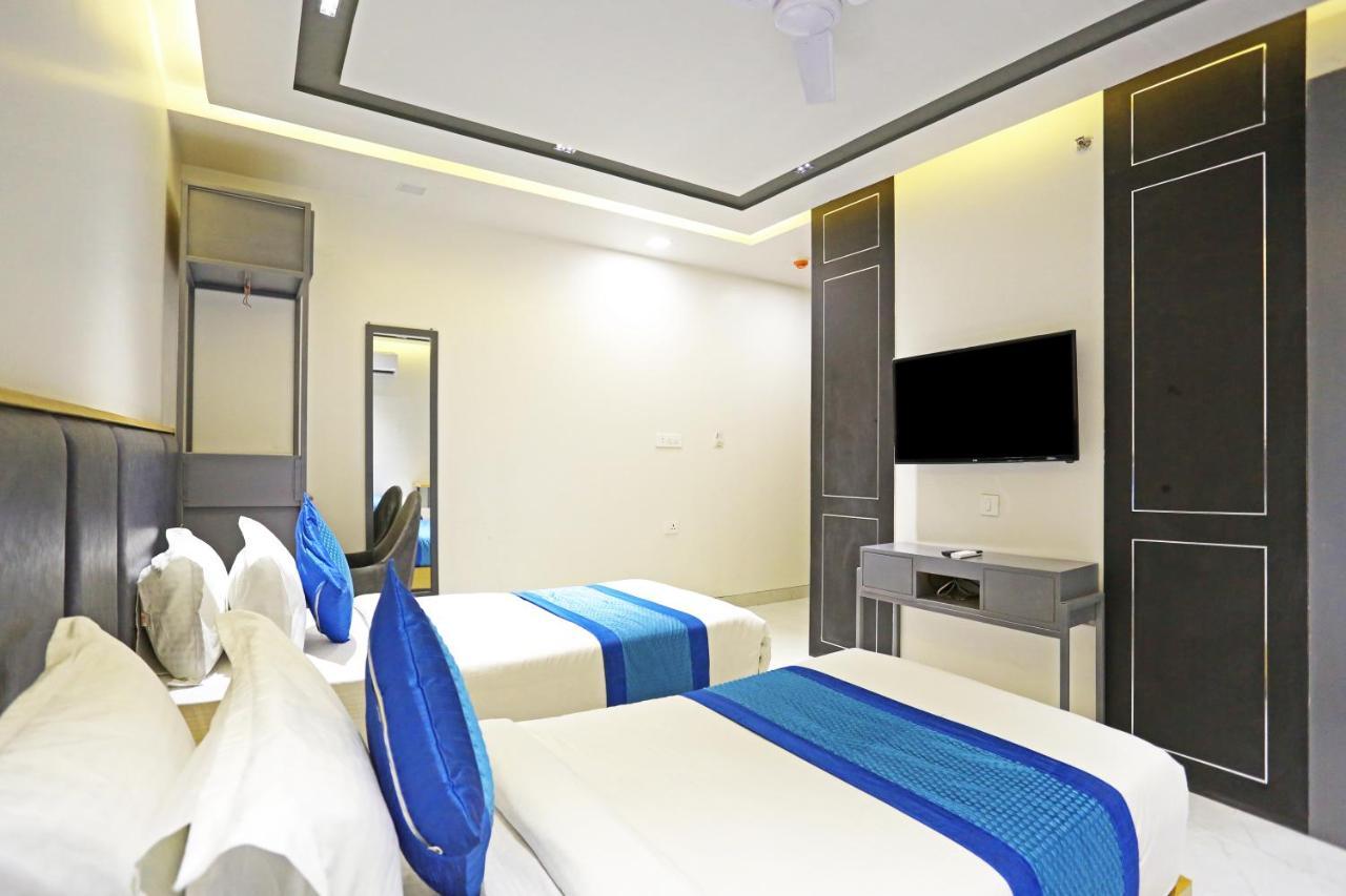 Hotel Apple Villa - Near Delhi Airport With Free Airport Transsfer 뉴델리 외부 사진