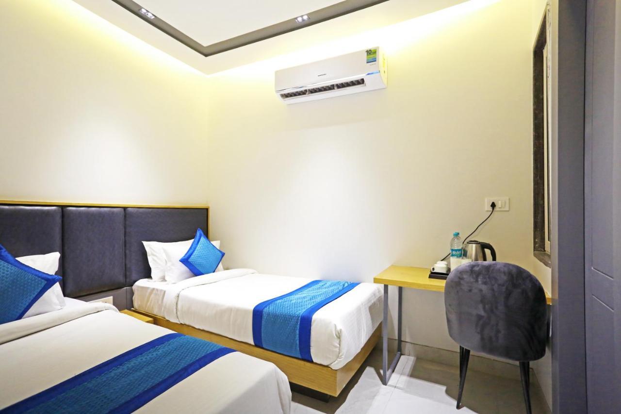 Hotel Apple Villa - Near Delhi Airport With Free Airport Transsfer 뉴델리 외부 사진