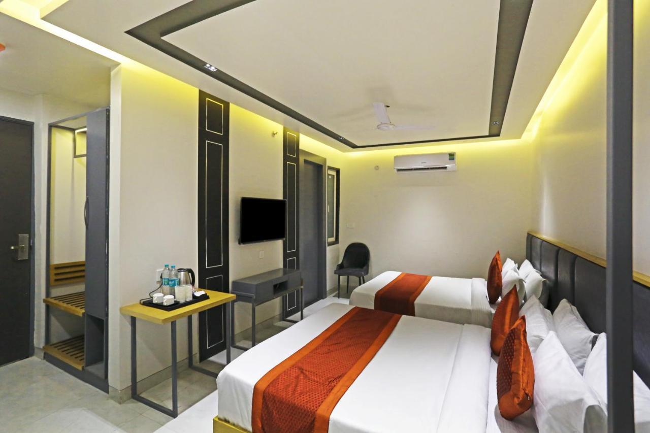 Hotel Apple Villa - Near Delhi Airport With Free Airport Transsfer 뉴델리 외부 사진